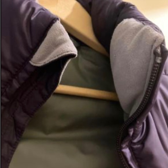 Deep purple MEC down vest - Picture 6 of 10